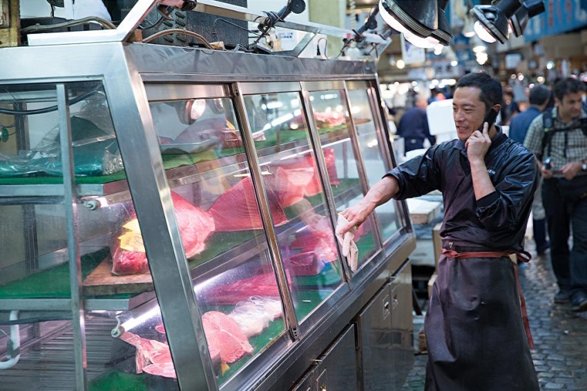 tsukiji_tuna_vendor-1024x683